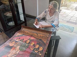Roma Chatterjee with her Patua Scrolls. Photo courtesy Colombo Insitute.