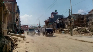 The road to Chapagaun, Sunaguthi.