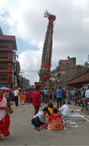 Chariot rests between Dhaḥmā Phalcā and Maṇḍaḥ Phalcā, being worshipped day and night, for several days.